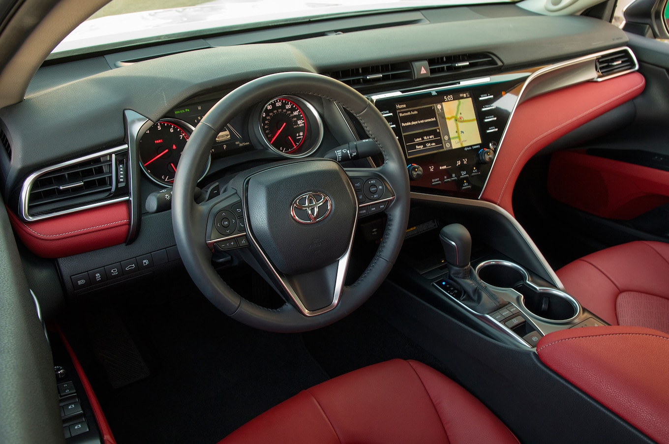 2018-Toyota-Camry-XSE-interior-detail-01.jpg